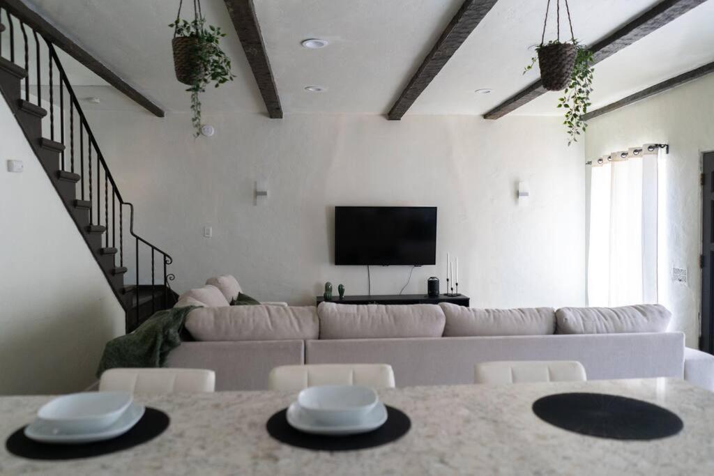 Spacious 2-Bedroom Unit In Hollywood Los Angeles Exterior foto
